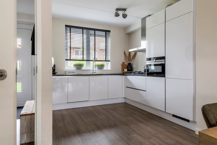 Photo 21 of Purper 9