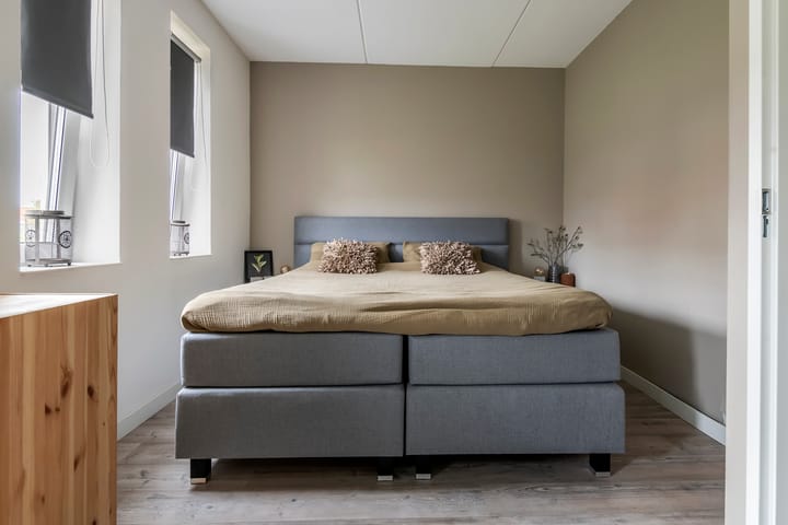 Photo 30 of Purper 9