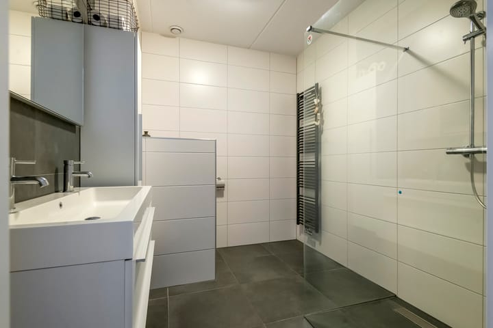 Photo 36 of Purper 9