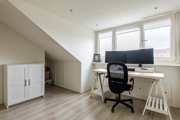 Photo 46 of Purper 9