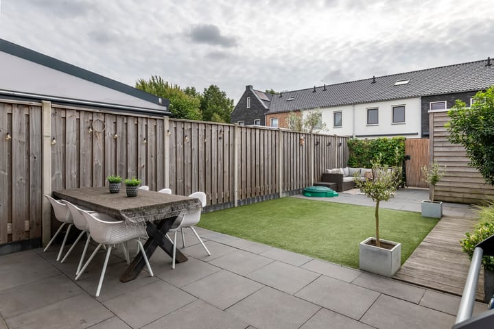 Photo 48 of Purper 9