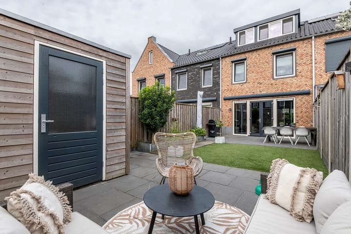 Photo 54 of Purper 9