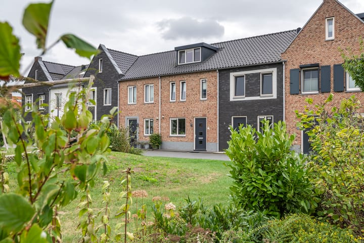 Photo 56 of Purper 9