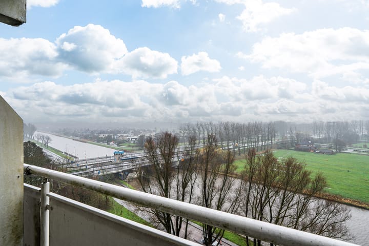 Foto 23 van van Harinxmaplein 154