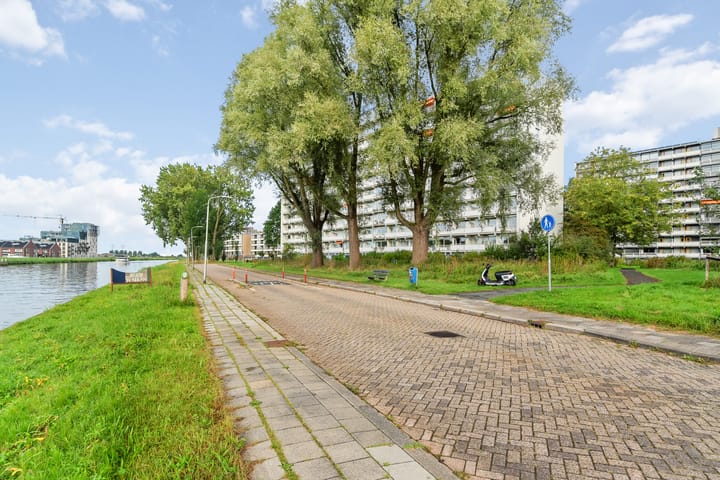 Foto 40 van van Harinxmaplein 154