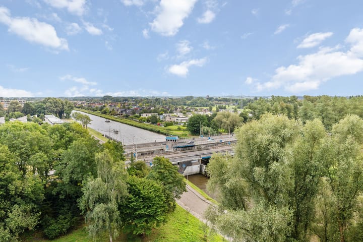 Foto 44 van van Harinxmaplein 154