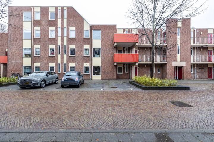 Bekijk foto 27 van Bedumerstraat 6