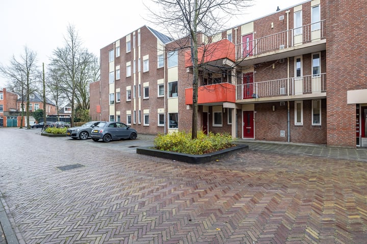 Bekijk foto 29 van Bedumerstraat 6