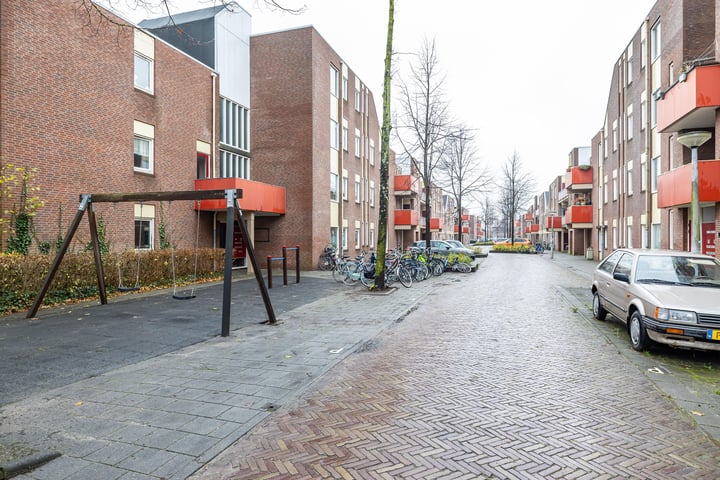 Bekijk foto 30 van Bedumerstraat 6