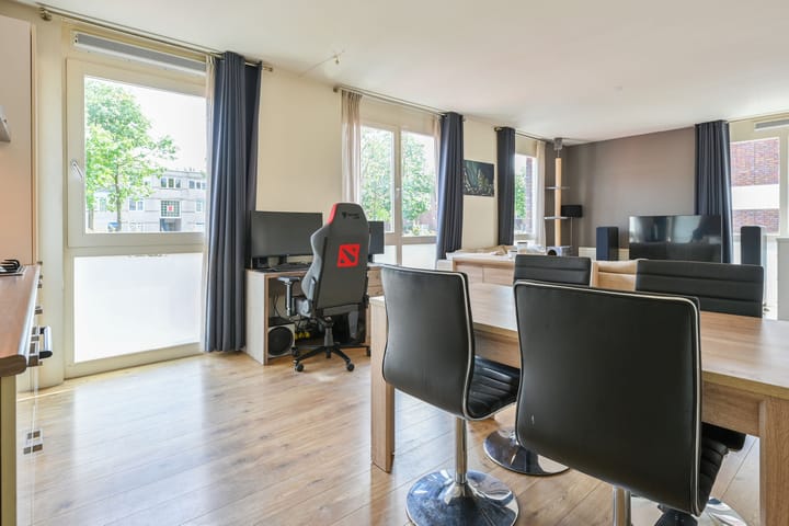 Foto 8 van Duiker 47