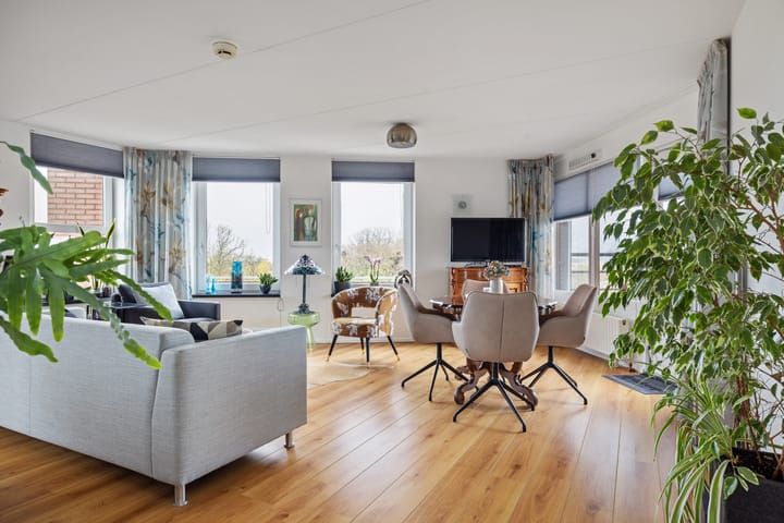 Foto 2 van Pieter Sipmawei 39