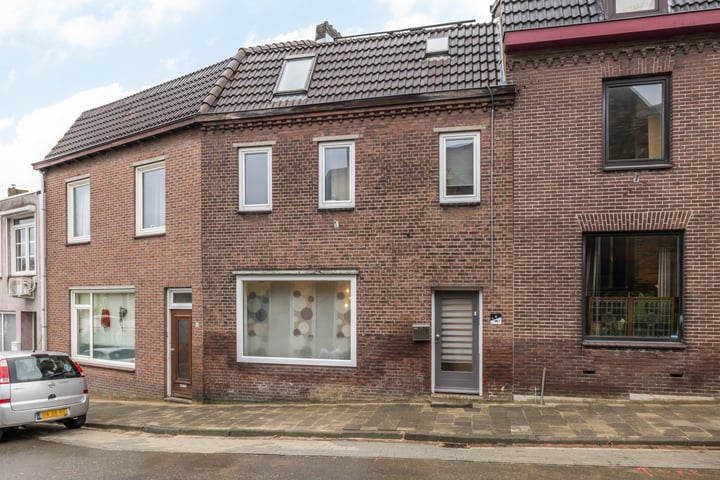 Bekijk foto 1 van Servatiusstraat 8