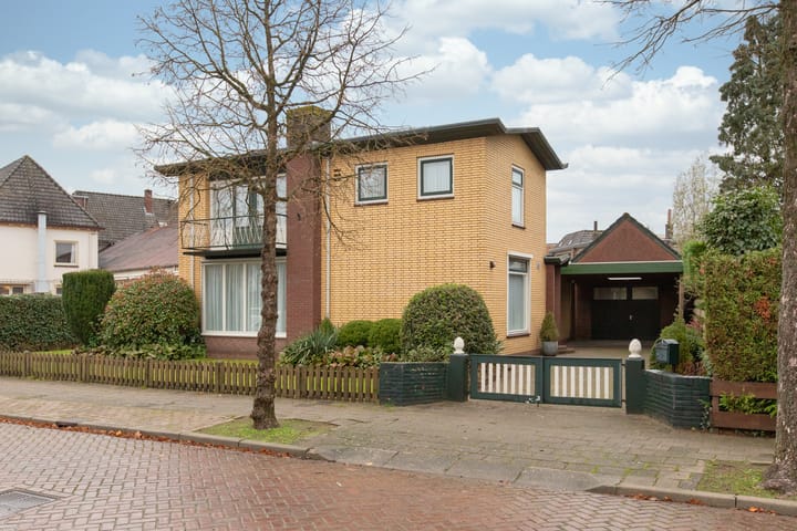 Foto 5 van Burg Kronenburgln 1