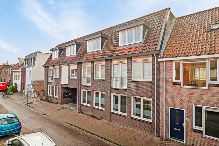 View photo 2 of Pothstraat 33