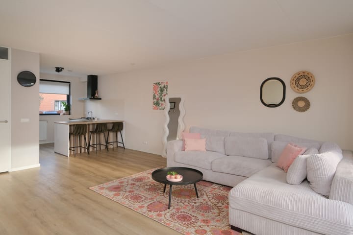 Foto 2 van Van Lunterenstraat 23