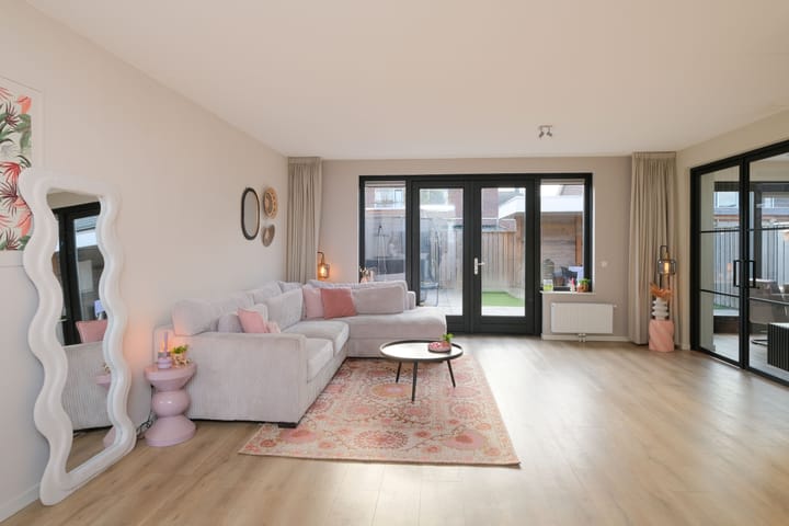 Foto 5 van Van Lunterenstraat 23