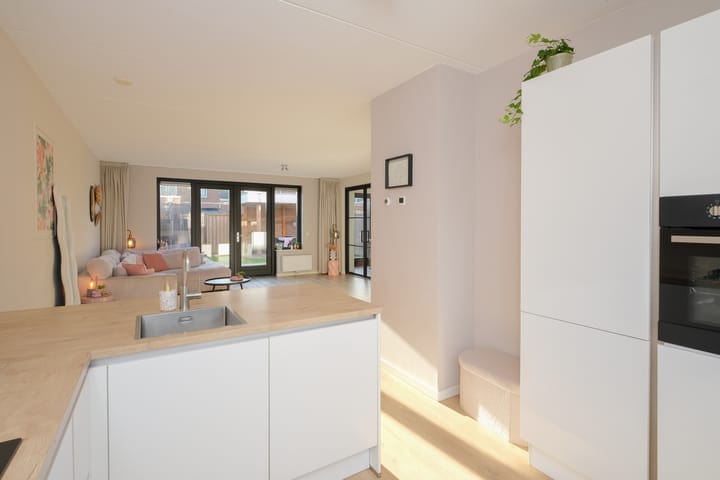 Foto 15 van Van Lunterenstraat 23