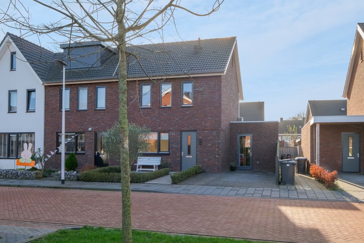 View photo 35 of Van Lunterenstraat 23