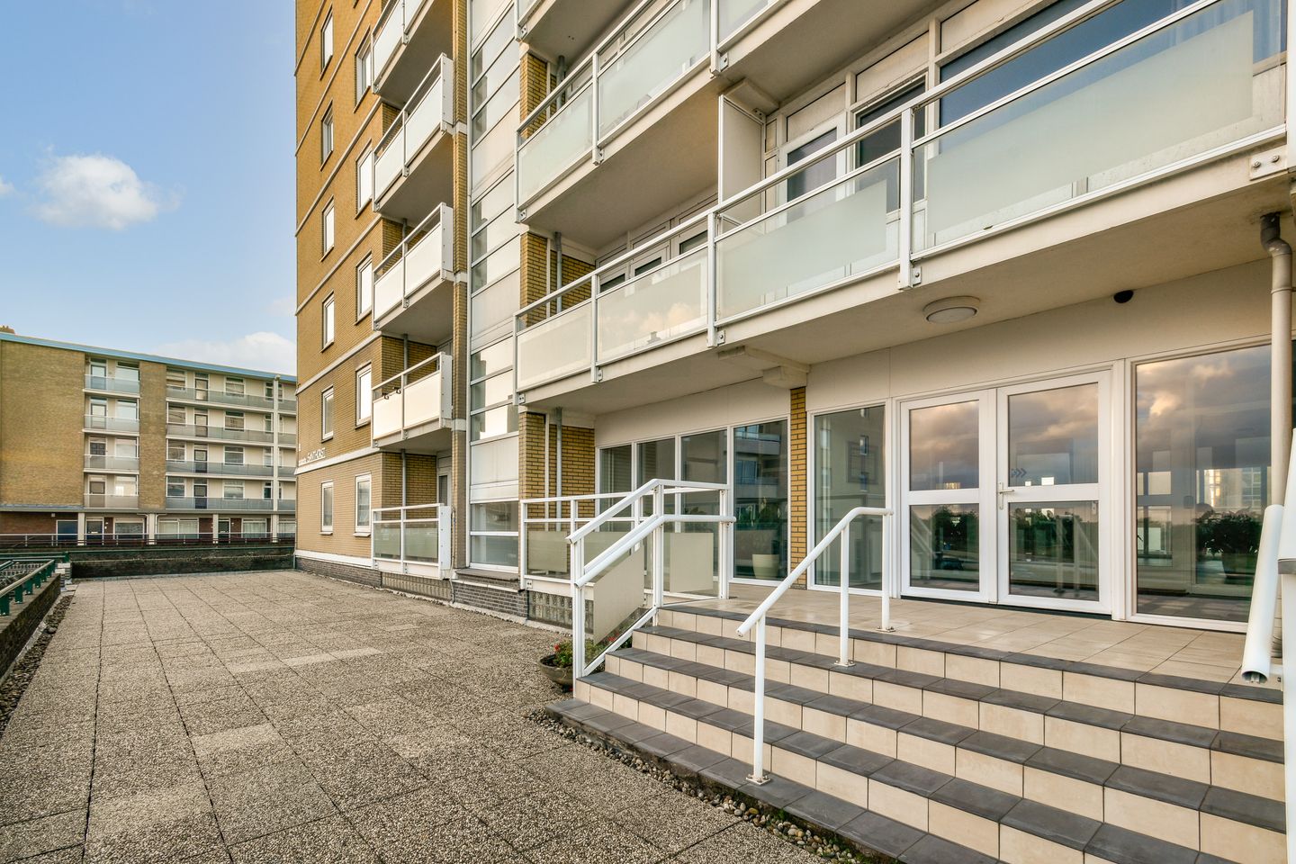 Photo 5 of Burgemeester van Alphenstraat 61-F37