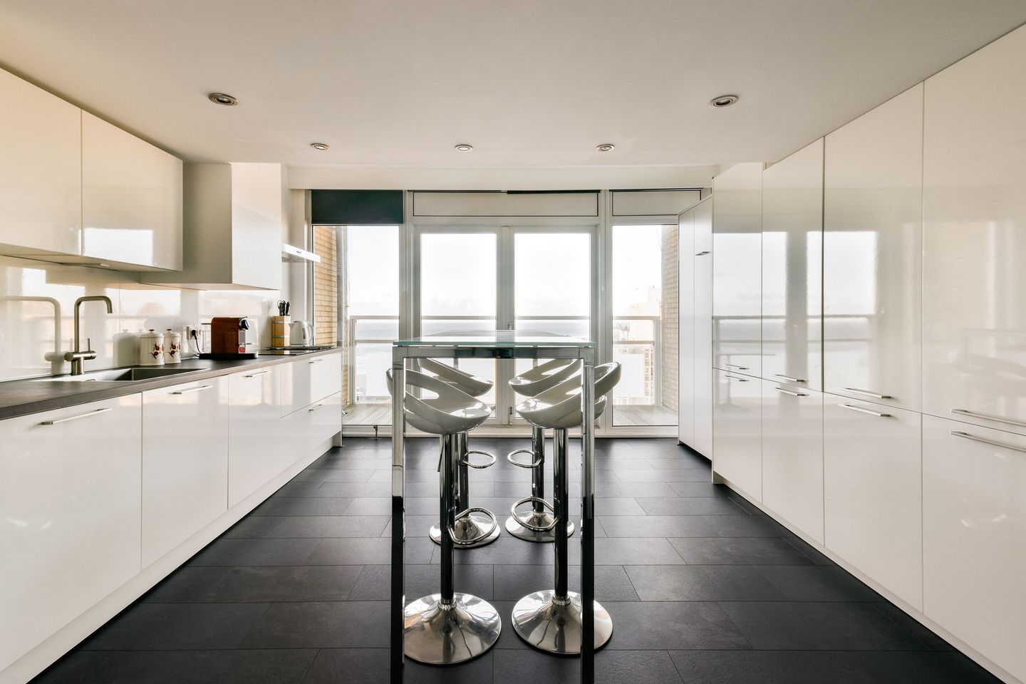 Photo 10 of Burgemeester van Alphenstraat 61-F37