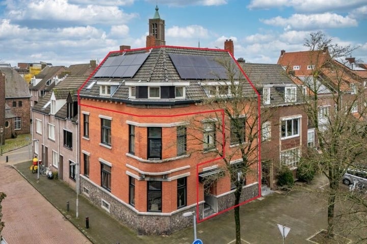 View photo 7 of van Cleefstraat 1