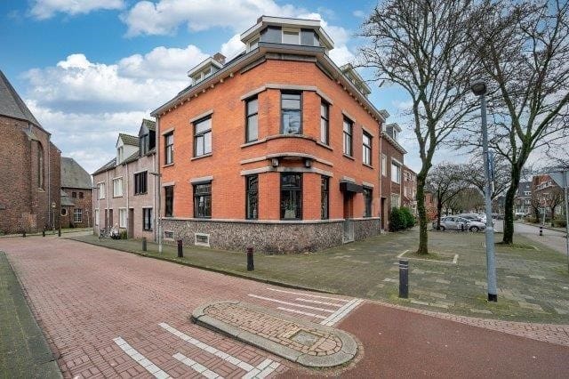 Photo 8 of van Cleefstraat 1