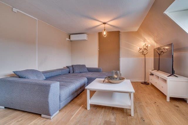 Photo 63 of van Cleefstraat 1