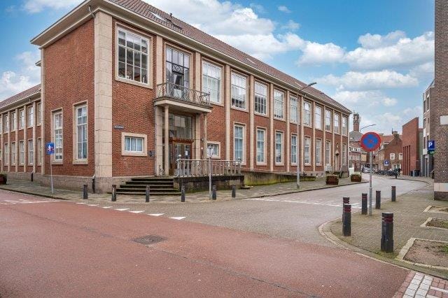 Photo 76 of van Cleefstraat 1