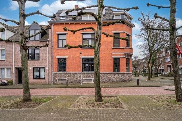 Foto 72 van van Cleefstraat 1