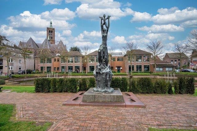 Photo 82 of van Cleefstraat 1