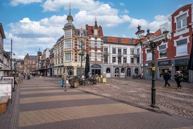 Photo 86 of van Cleefstraat 1