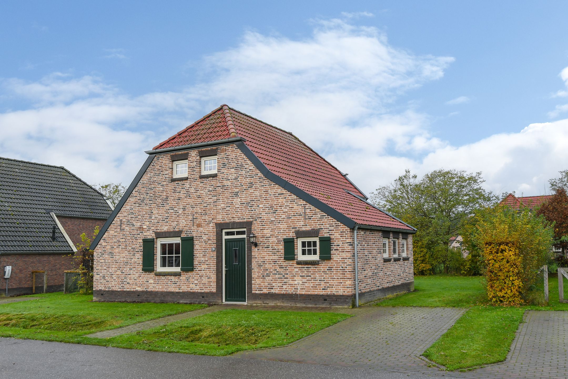 3-bedroom freehold villa in Roggel — photo 1 of 5