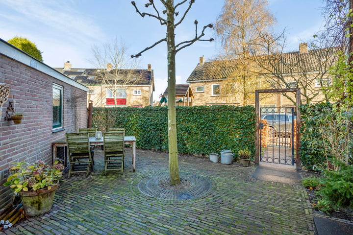 Bekijk foto 40 van Lijsterbesstraat 11