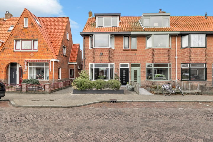 Bekijk foto 1 van Huygensstraat 8