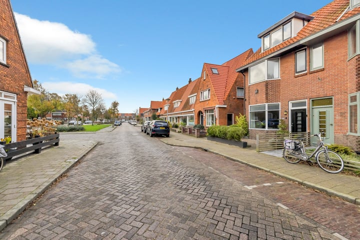 Bekijk foto 43 van Huygensstraat 8