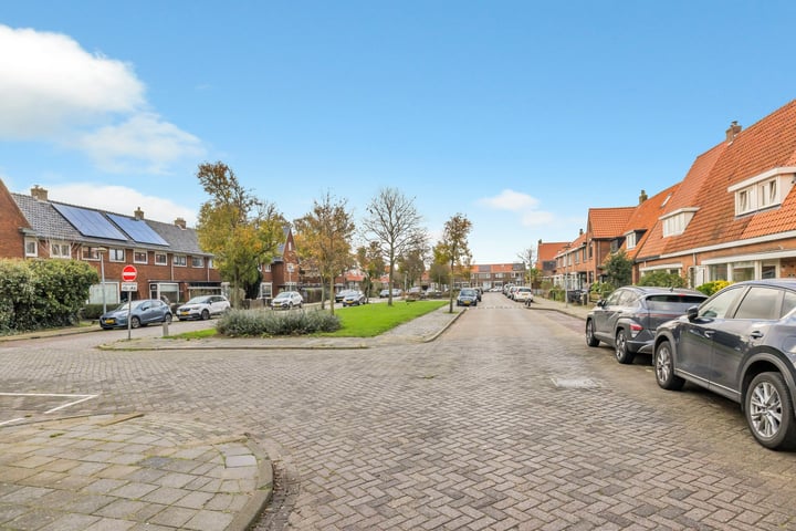 Bekijk foto 44 van Huygensstraat 8