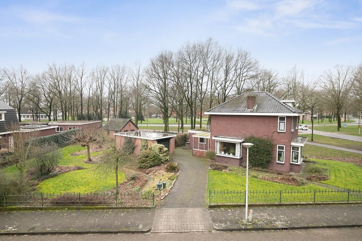 Bekijk foto 31 van Almelosestraat 48