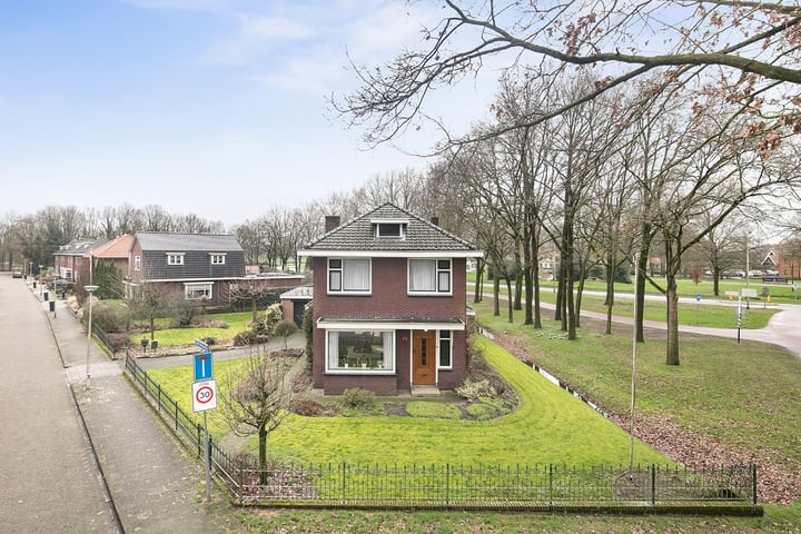 Bekijk foto 32 van Almelosestraat 48