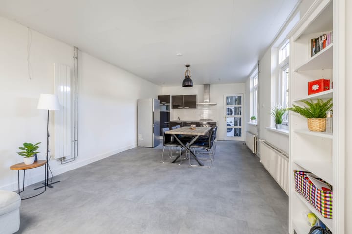 Photo 8 of Julianastraat 12