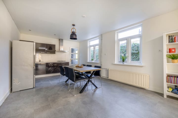 Photo 10 of Julianastraat 12