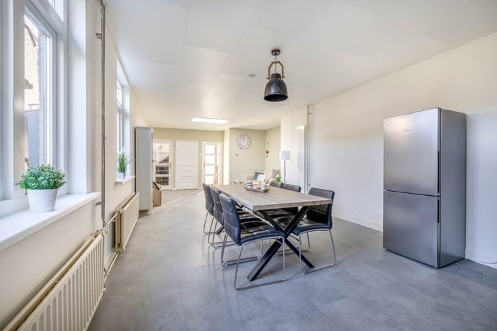 Photo 11 of Julianastraat 12