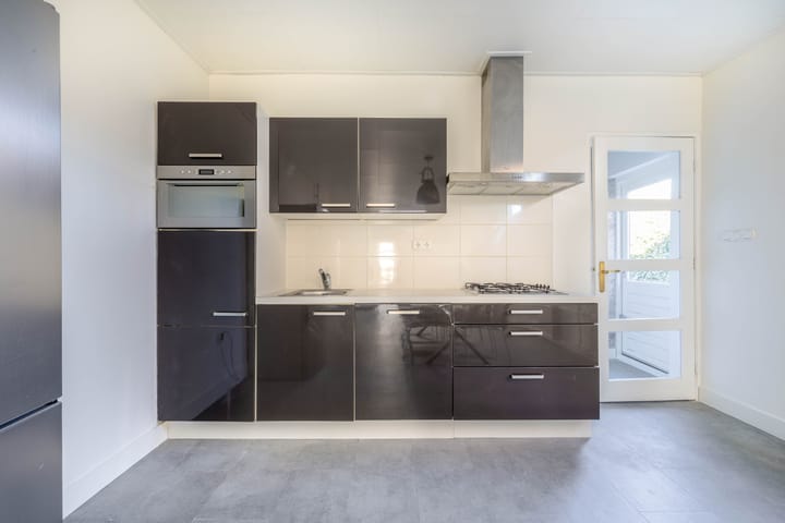 Photo 13 of Julianastraat 12