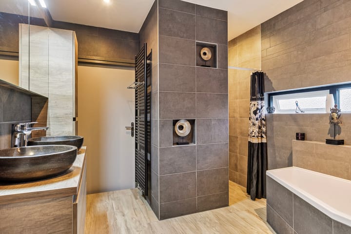 Photo 16 of Hullenweg 9