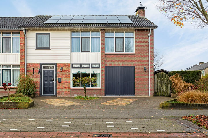 Bekijk foto 1 van Limburgstraat 16