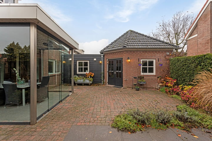 Bekijk foto 38 van Limburgstraat 16