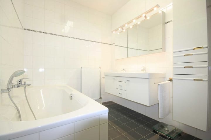 Photo 10 of Raadhuislaan 30