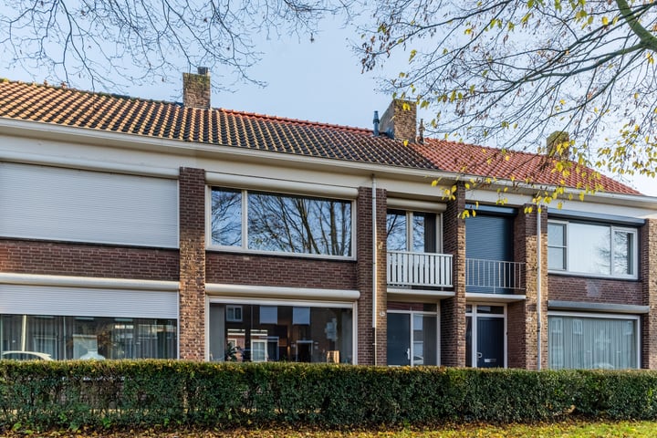 Bekijk foto 1 van Landbouwstraat 18