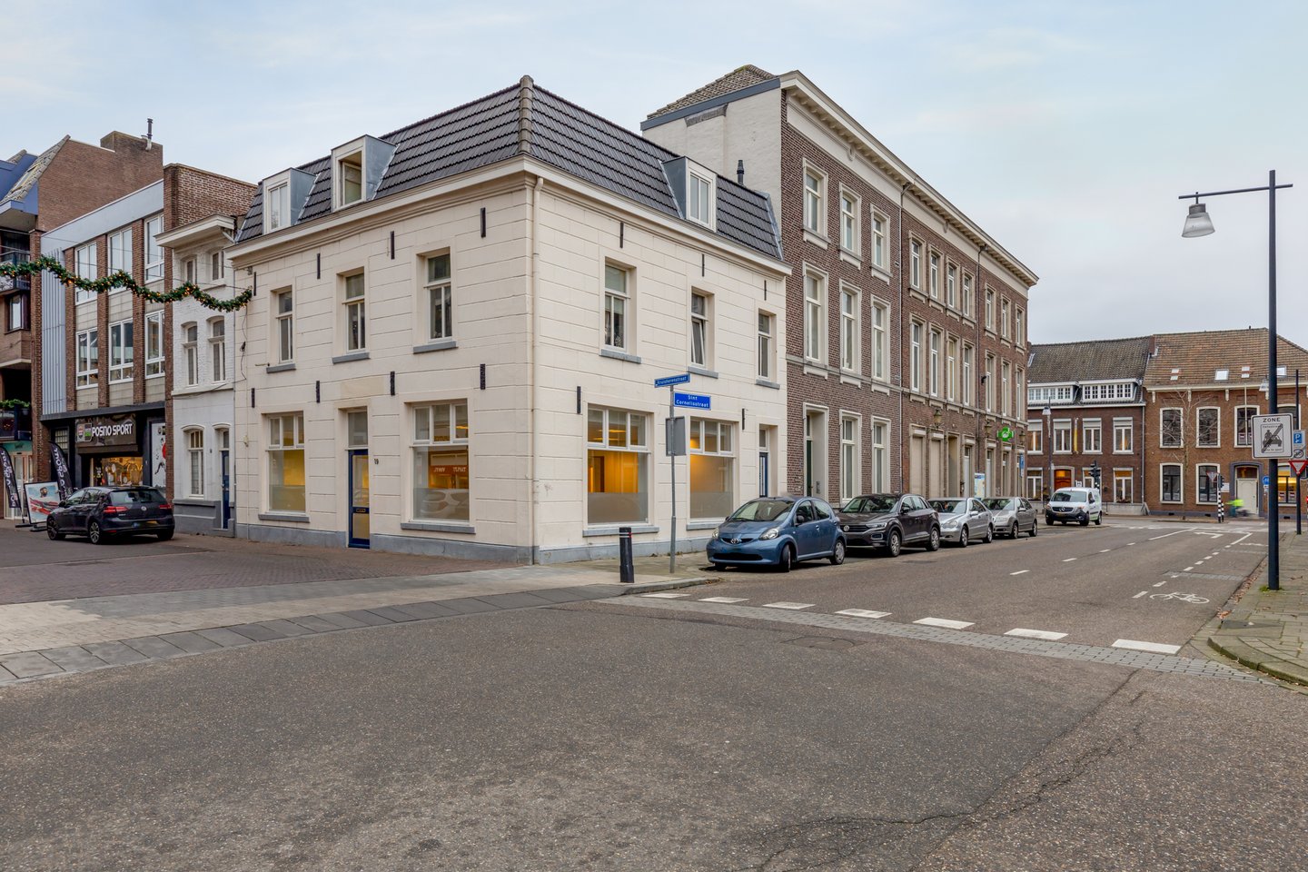 View photo 1 of Kruisherenstraat 19