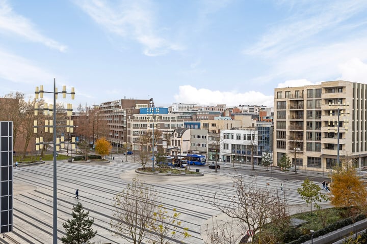 Bekijk foto 33 van Burg. van Grunsvenplein 117