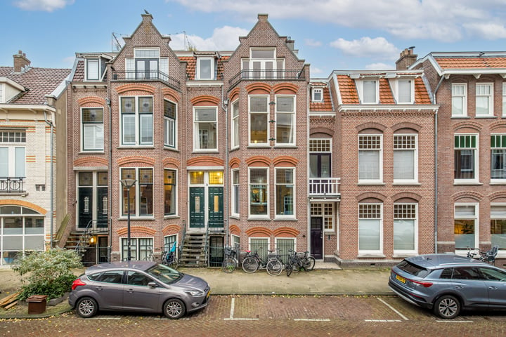 View photo 1 of Obrechtstraat 18-BS